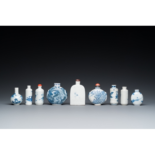 979 - Nine Chinese blue and white snuff bottles, 19/20th C.H.: 10 cm (the tallest)