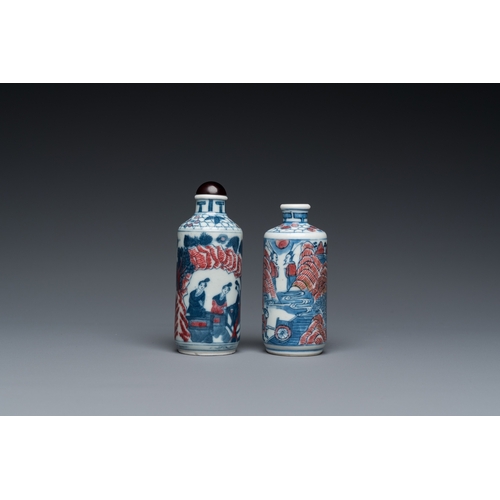 985 - Two Chinese blue, white and copper-red snuff bottles, Yongzheng mark, 19th C.H.: 9 cm (the tallest)... 