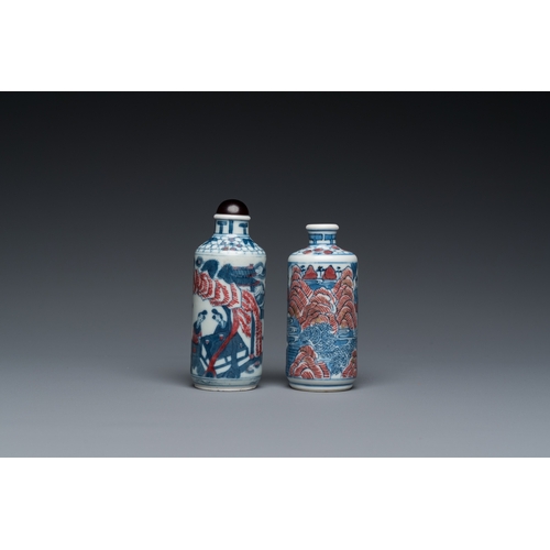 985 - Two Chinese blue, white and copper-red snuff bottles, Yongzheng mark, 19th C.H.: 9 cm (the tallest)... 