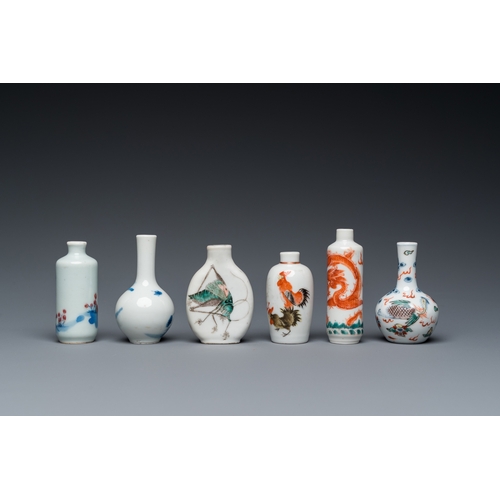 987 - Four various Chinese snuff bottles and two miniature bottle vases, 19/20th C.H.: 8 cm (the tallest)... 