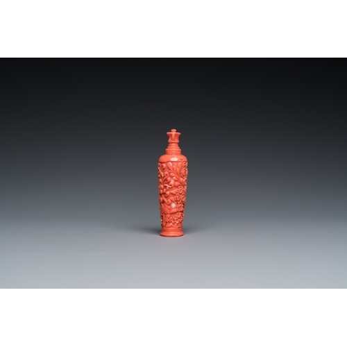 988 - A fine Chinese red coral 'chrysanthemum' snuff bottle, 19/20th C.H.: 8,5 cm
 
 Weight: 75 grams... 