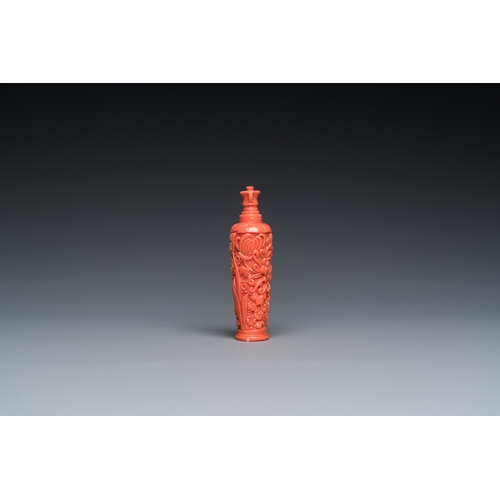 988 - A fine Chinese red coral 'chrysanthemum' snuff bottle, 19/20th C.H.: 8,5 cm
 
 Weight: 75 grams... 