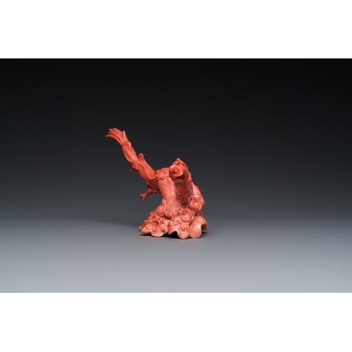 989 - A Chinese red coral sculpture of a dragon, 19th C.L.: 21,5 cm - H.: 12 cm
 
 Weight: 408 grams... 