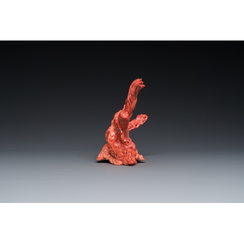 989 - A Chinese red coral sculpture of a dragon, 19th C.L.: 21,5 cm - H.: 12 cm
 
 Weight: 408 grams... 