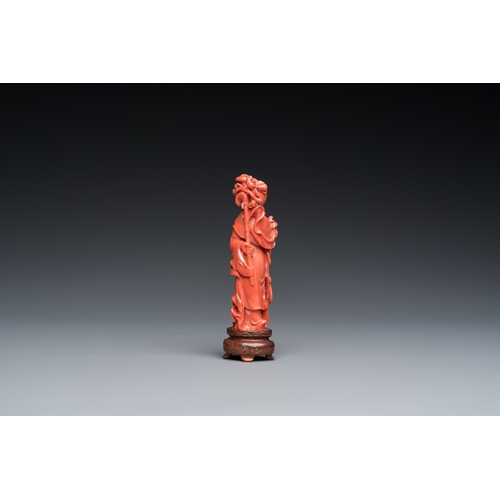 994 - A Chinese red coral sculpture of Guanyin, 19/20th C.H.: 11 cm (incl. stand)H.: 9 cm (the coral)
 
 W... 