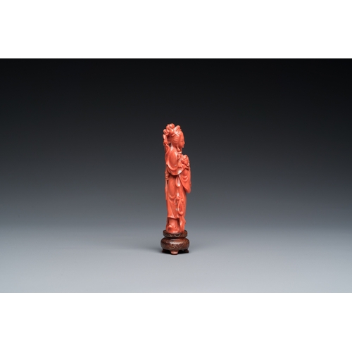 994 - A Chinese red coral sculpture of Guanyin, 19/20th C.H.: 11 cm (incl. stand)H.: 9 cm (the coral)
 
 W... 