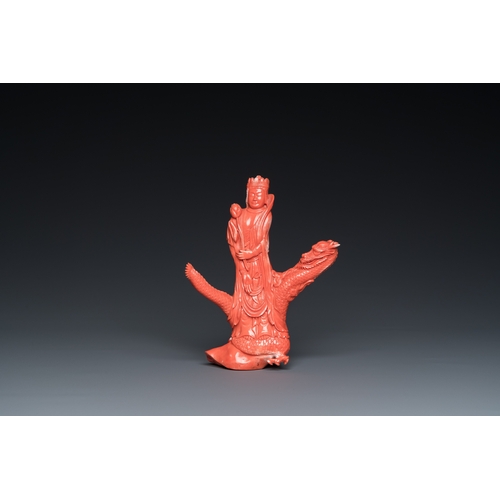 998 - A Chinese red coral group of a standing prince on a dragon, 19/20th C.H.: 20 cm - L.: 14 cm (incl. s... 