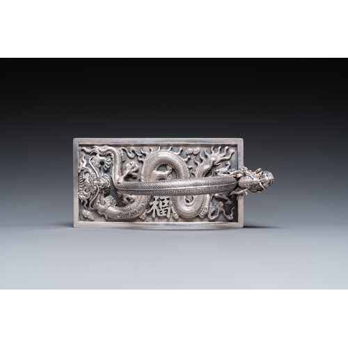 999 - A Chinese or Vietnamese silver blotter, 19th C.Dim.: 14,5 x 9 x 7 cm