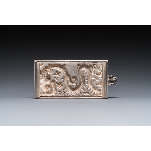 999 - A Chinese or Vietnamese silver blotter, 19th C.Dim.: 14,5 x 9 x 7 cm