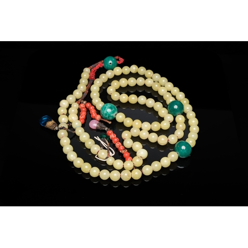 1000 - A Chinese court necklace with yellow glass beads, 19th C.L.: 76 cm