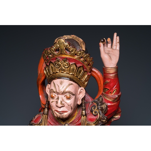 1003 - A large Vietnamese red-and-gilt-lacquered wood sculpture of a heavenly king, 19/20th C.H.: 97 cm... 