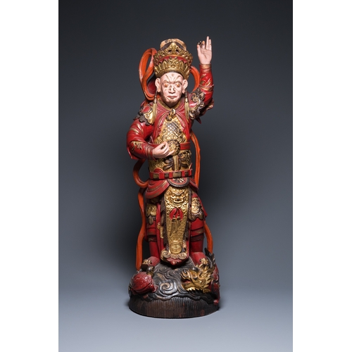 1003 - A large Vietnamese red-and-gilt-lacquered wood sculpture of a heavenly king, 19/20th C.H.: 97 cm... 