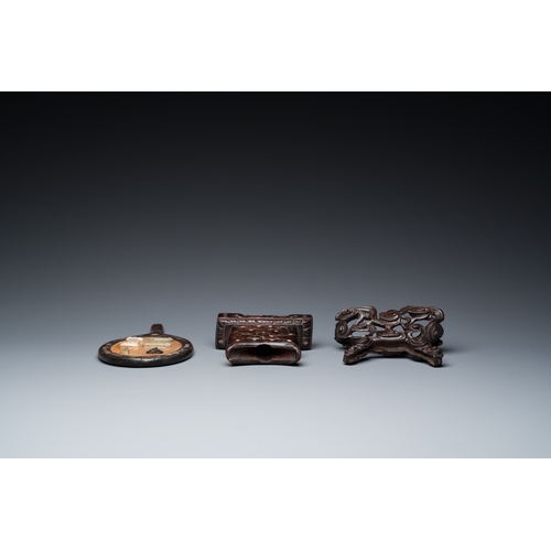 1020 - A varied collection of Chinese and Tibetan bronze, brass and wood objects, 19/20th C.H.: 30 cm (the ... 