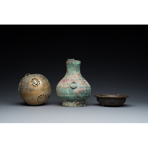 1020 - A varied collection of Chinese and Tibetan bronze, brass and wood objects, 19/20th C.H.: 30 cm (the ... 