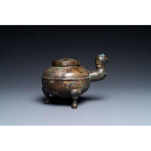 1084 - A Chinese gilt bronze tripod 'he' kettle with bird head-shaped spout, HanL.: 29 cm - H.: 13 cm
 Cond... 