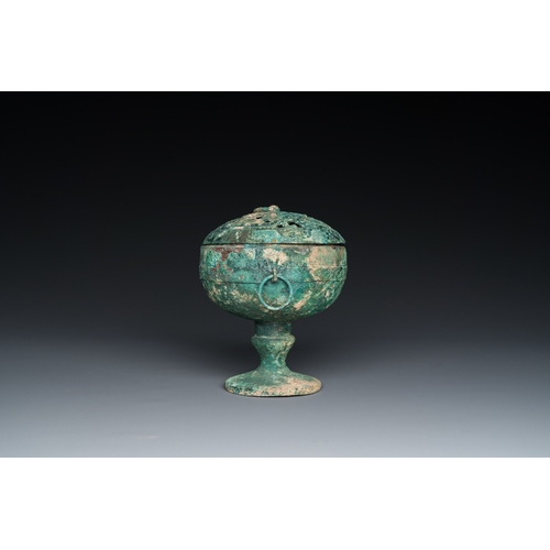 1086 - A Chinese bronze 'xianglu' censer with reticulated cover, Western HanH.: 14 cm - L.: 13 cm
 
 Proven... 