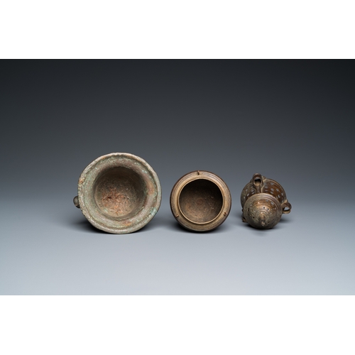 1207 - A bronze mortar, a censer and two pax of which one gilded, Western Europe, 16/17th C.H.: 21 cm (the ... 