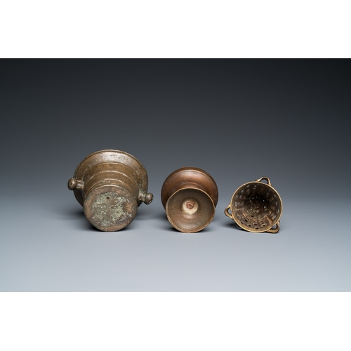 1207 - A bronze mortar, a censer and two pax of which one gilded, Western Europe, 16/17th C.H.: 21 cm (the ... 