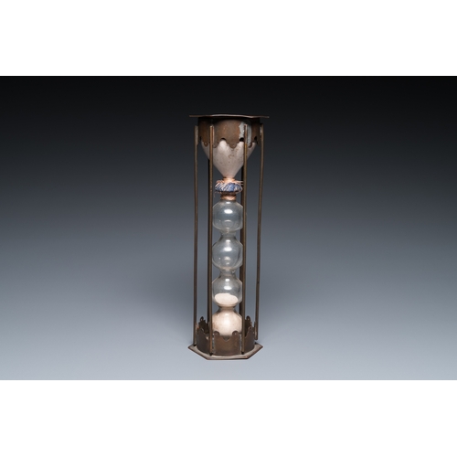 1212 - A copper-mounted glass hourglass, probably France, 1st half 18th C.H.: 24 cm