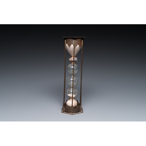 1212 - A copper-mounted glass hourglass, probably France, 1st half 18th C.H.: 24 cm