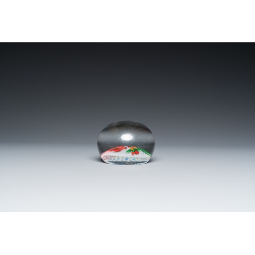 1214 - A glass Saint Louis paperweight with fuchsia on a latticinio-ground,  ca. 1850Dia.: 8,5 cm - H.: 5,5... 