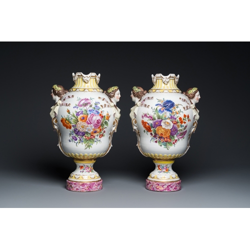 1225 - A pair of impressive Meissen porcelain vases, 19th C.H.: 45 cm