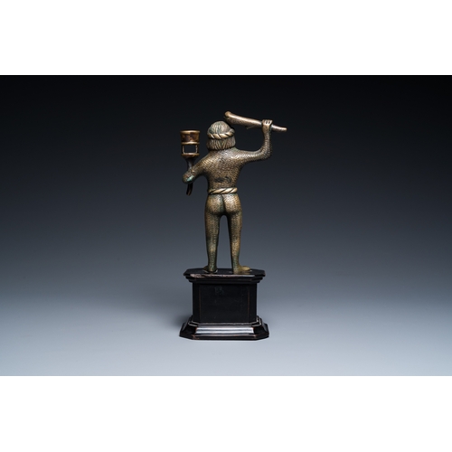 1234 - A rare bronze 'wild man' candlestick, Flanders or Germany, 15/16th C.H.: 25 cm (incl. stand)H.: 18 c... 