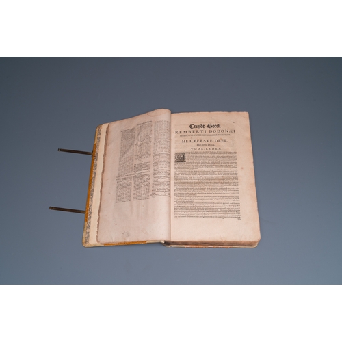 1254 - Dodoens, R.: 'Cruydt-boeck volghens sijne laetste verbeteringhe', 1644Dim.: 40 x 27,5 x 10 cm (outer... 