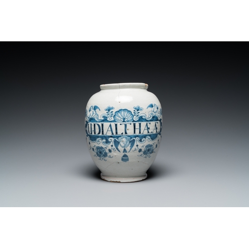 1272 - A blue and white English Delftware drug jar, probably London, 18th C.H.: 19 cm