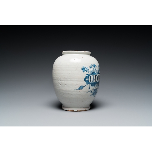 1272 - A blue and white English Delftware drug jar, probably London, 18th C.H.: 19 cm