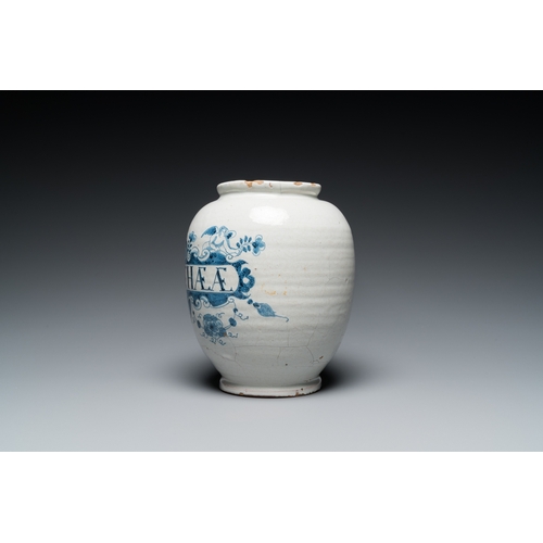 1272 - A blue and white English Delftware drug jar, probably London, 18th C.H.: 19 cm