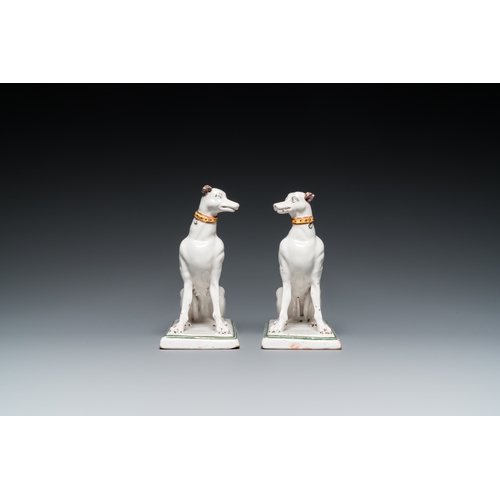 1275 - A pair of polychrome Brussels faience greyhounds, 18th C.H.: 21,5 cmDim.: 18,5 x 9,5 cm (the base)... 