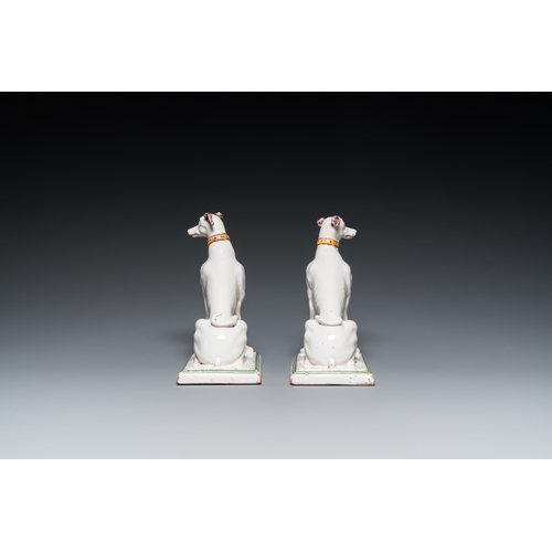 1275 - A pair of polychrome Brussels faience greyhounds, 18th C.H.: 21,5 cmDim.: 18,5 x 9,5 cm (the base)... 