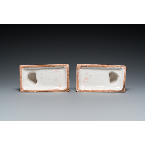 1275 - A pair of polychrome Brussels faience greyhounds, 18th C.H.: 21,5 cmDim.: 18,5 x 9,5 cm (the base)... 