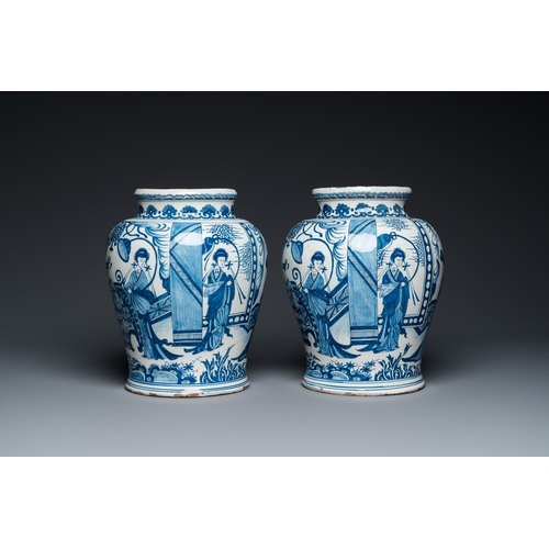 1307 - A pair of impressive blue and white Dutch Delft chinoiserie vases, ca. 1700H.: 31 cm
 
 Each marked ... 