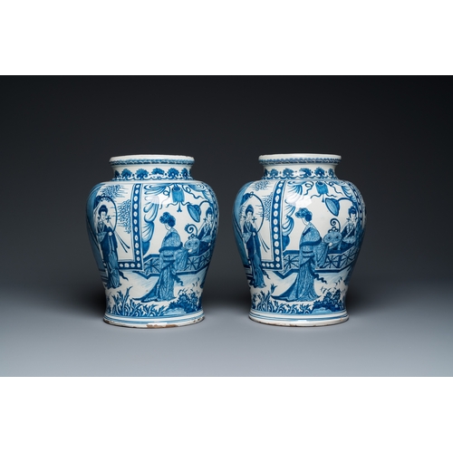 1307 - A pair of impressive blue and white Dutch Delft chinoiserie vases, ca. 1700H.: 31 cm
 
 Each marked ... 