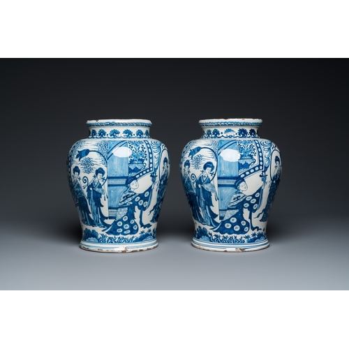 1307 - A pair of impressive blue and white Dutch Delft chinoiserie vases, ca. 1700H.: 31 cm
 
 Each marked ... 