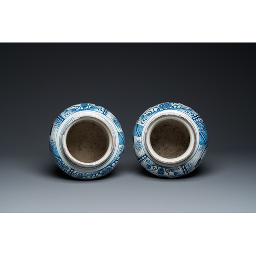 1307 - A pair of impressive blue and white Dutch Delft chinoiserie vases, ca. 1700H.: 31 cm
 
 Each marked ... 