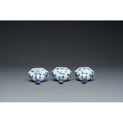 1312 - A Dutch Delft blue and white five-piece chinoiserie garniture, 1st quarter 18th C.H.: 32,5 cm (the t... 