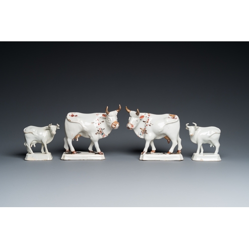 1318 - Four pairs of Dutch Delft cows, 18th C.L.: 16 cm - H.: 15 cm (the largest)