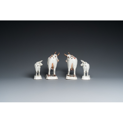 1318 - Four pairs of Dutch Delft cows, 18th C.L.: 16 cm - H.: 15 cm (the largest)