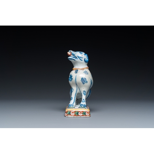 1322 - A polychrome Dutch Delft dog seated on a plinth, 18th C.H.: 12 cm
 
 Provenance:- A private collecti... 