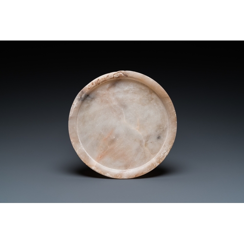 1394 - An Egyptian alabaster vase and a dish, Old Kingdom
 
 Dia.: 21 cm (the dish)H.: 17 cm - Dia.: 10 cm ... 