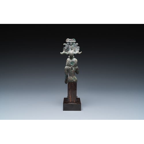 1395 - An Egyptian bronze sculpture of Horus, Saite periodH.: 19,5 cm (incl. the stand) H.: 17,5 cm (the fi... 