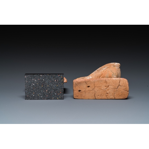 1396 - An Egyptian wooden Horus falcon and a fragment of a farao sculpture, Late PeriodH.: 19 cm
 
 Provena... 