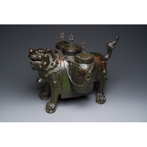 248 - A large Chinese bronze 'touhu' or arrow vase in the shape of a lion, MingDescription:L.: 50 cm - H.:... 