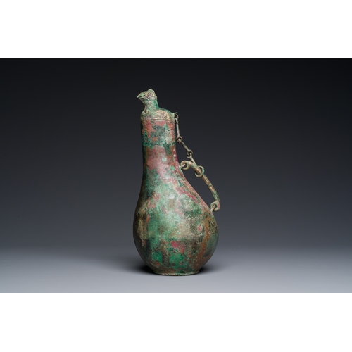 251 - A rare archaic Chinese bronze gourd-shaped vase and cover, 'Hu', Eastern ZhouDescription:H.: 29,4 cm... 