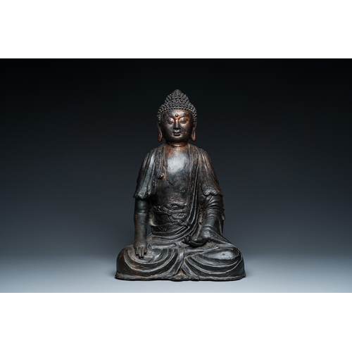 253 - A large Sino-Tibetan bronze Buddha with traces of gilding, MingDescription:H.: 42,5 cm Weight: 10,5 ... 