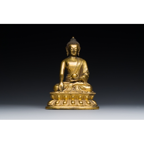 259 - A Sino-Tibetan gilt bronze Medicine Buddha or Bhaishajyaguru, 16th C.Description:H.: 17 cm Weight: 1... 