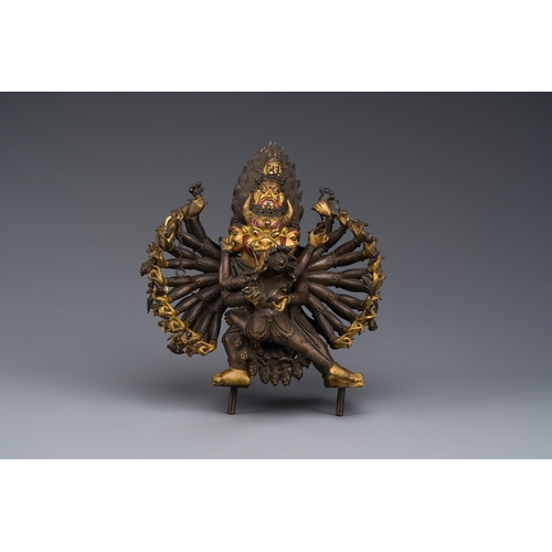 263 - A Sino-Tibetan gilt bronze sculpture of Yamantaka, probably 17/18th C.Description:H.: 30,5 cm - L.: ... 